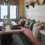 بيت للعطل Renovated Mountain Cabin With Cross Country Trails