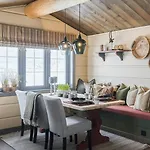 Renovated Mountain Cabin With Cross Country Trails بيت للعطل